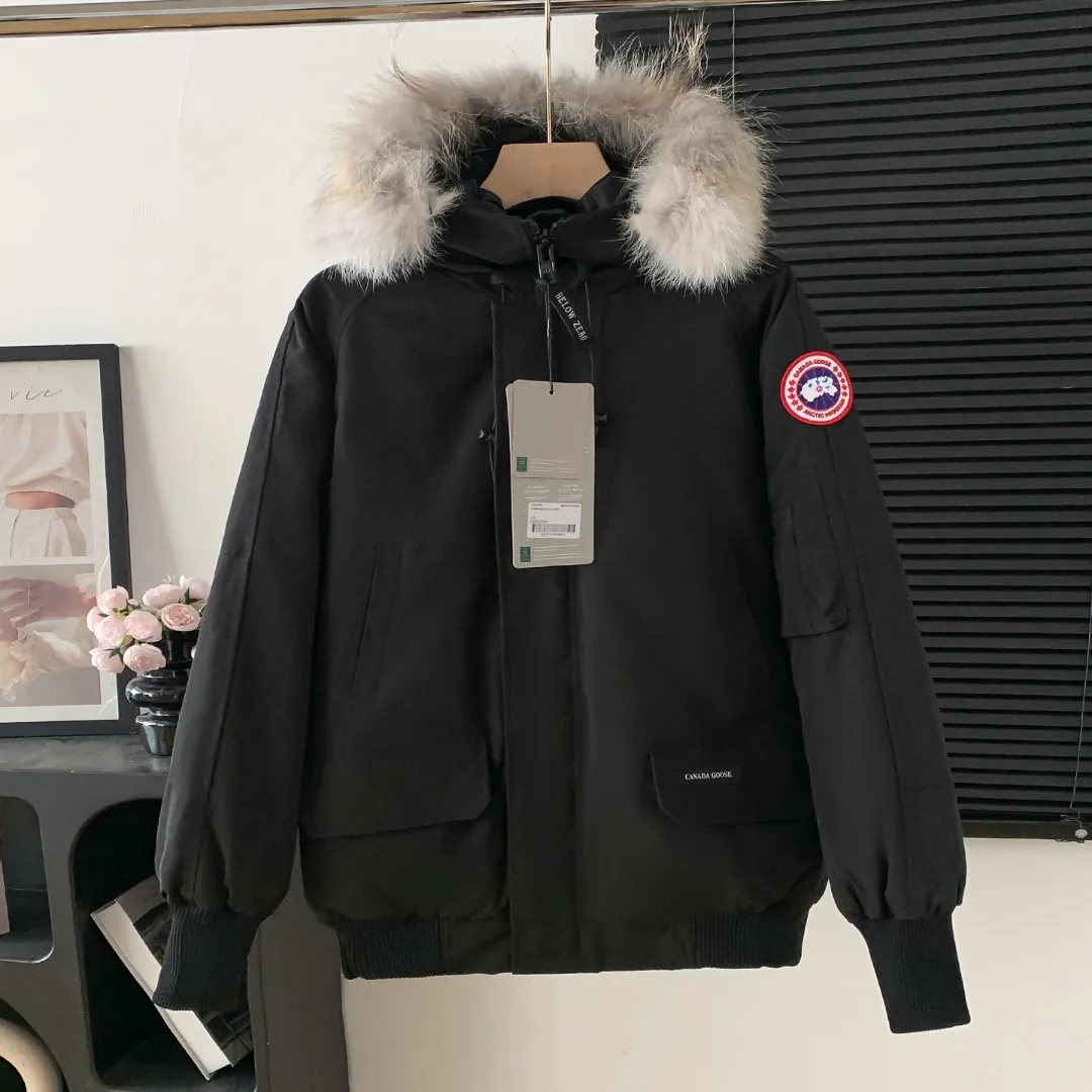 Style No.: Y 83 Canada goose/Canada Goose 01 Couple Expedition Parka Down Jacket, Authentic original version, you need to compare Authentic to check at any time, all accessories are customized from the original factory 💯The fabric is compared to the softness and hardness of Authentic and can be restored by kneading at will (fabric misunderstanding: Fabrics with high hardness are not waterproof. Only those who buy this year's latest Authentic version will notice the softness and comfort of the fabric) 💯Authentic white duck down synchronized with down, fluffy and not clumping, electronically controlled down filling machine filled with down 💯Customized Authentic YKK military-grade copper core zipper puller, high hardness and no jamming 💯The fur collar is purchased from Western Canada coyote skin and is customized 💯Big goose label, collar label, washed label, hang tag, zipper cord, pocket label, back label, collar velvet, Velcro fasteners, all details of cuffs are updated simultaneously with Authentic. The best version, the most complete color matching, battle all kinds of products. Color: Cream White Black Charcoal Gray Navy Blue Red Blue Size: XS-XXL